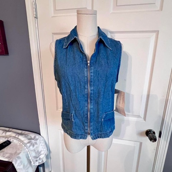 Junior Sophisticates Jackets & Blazers - Sophisticates vintage y2k blue denim zip-up vest women's size medium NWT‎
